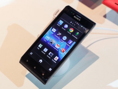 Sony Xperia J okostelefon