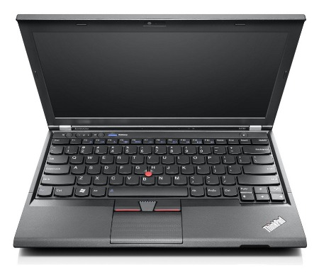 Lenovo Thinkpad x230 laptop szemből